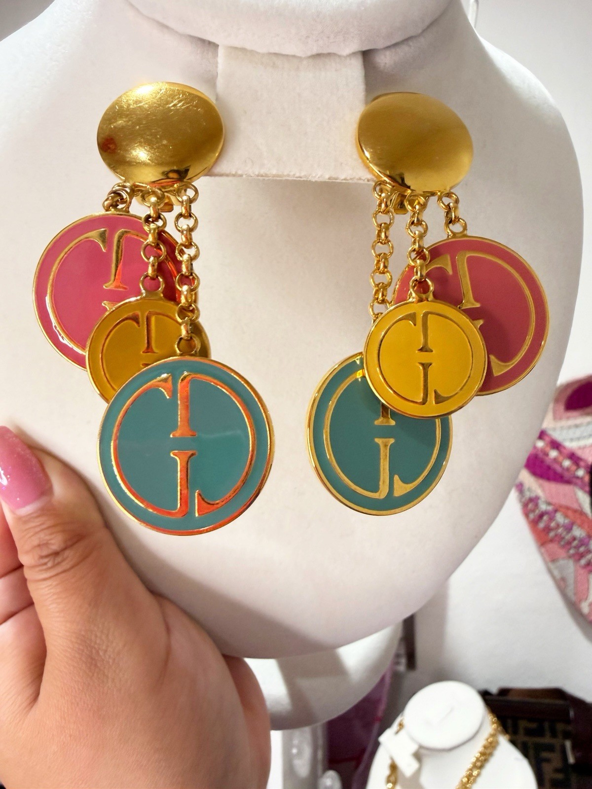 GUCCI Vintage GG Logo Enamel Gold Tone Round Clip On Earrings Rare