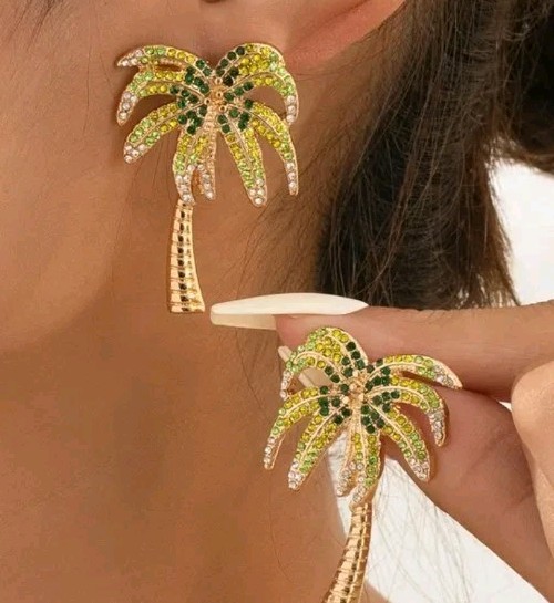 Tropical Sparkling Rinestone Palm Tree 1.5″ Goldtone Earrings, Stud. Beautiful
