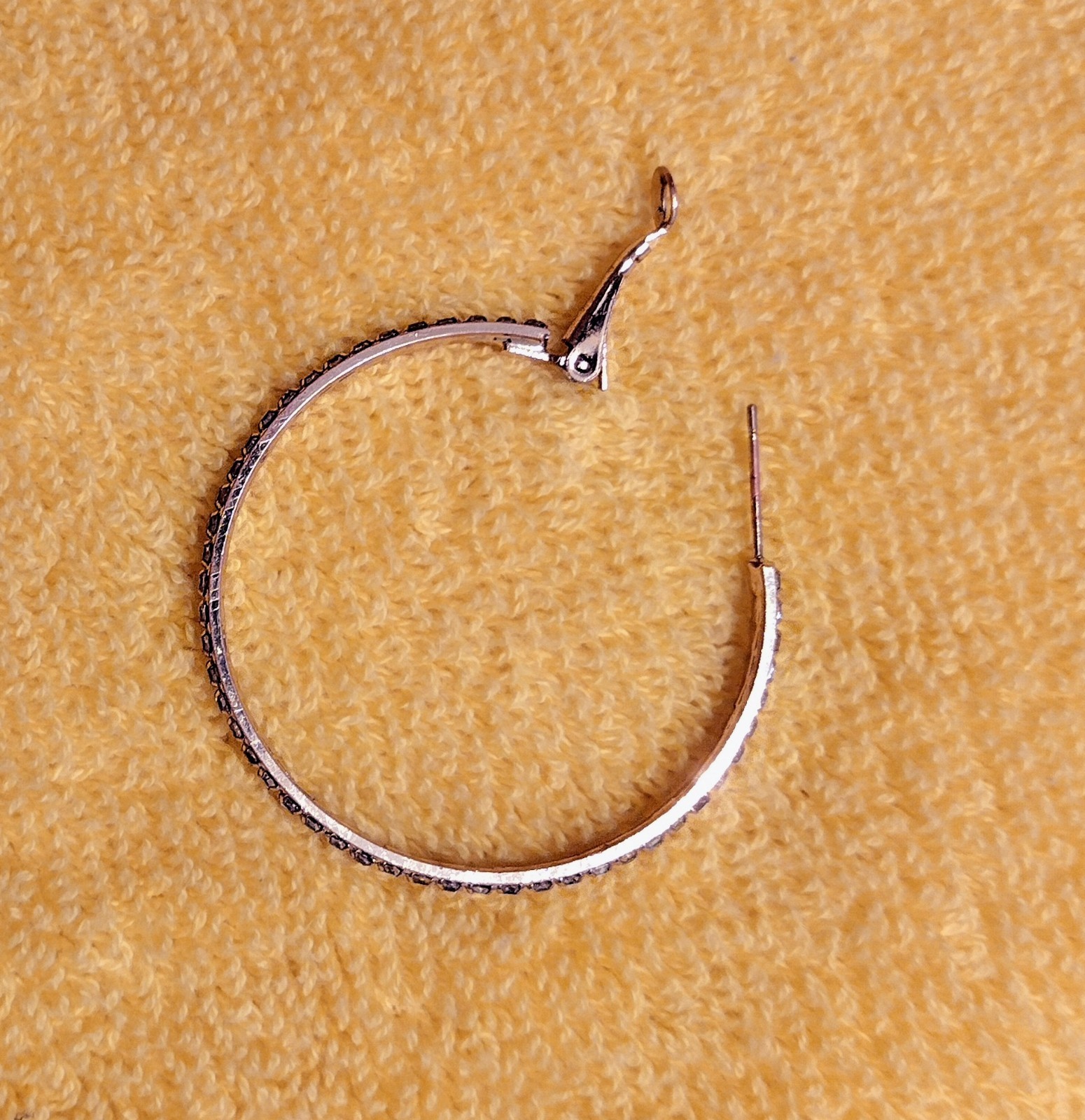 SINGLE 1 1/2″ Hoop Earring Goldtone w/ 48 Surrounding 2mm CZ’s Seoul Stone