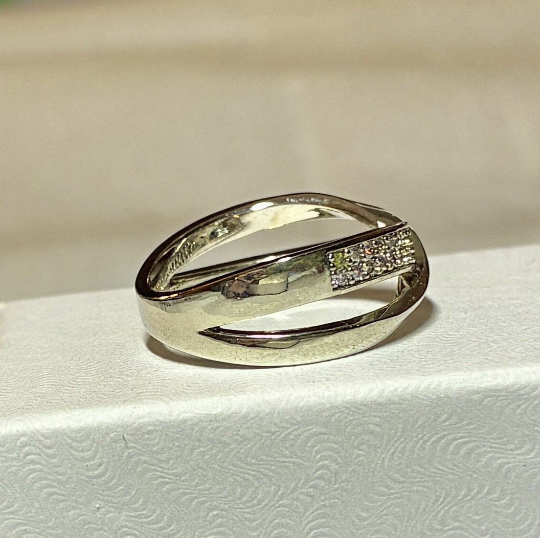 White Sapphire Cubic Zirconia in a 9.25 Sterling Silver Infinity Band Size 9.0