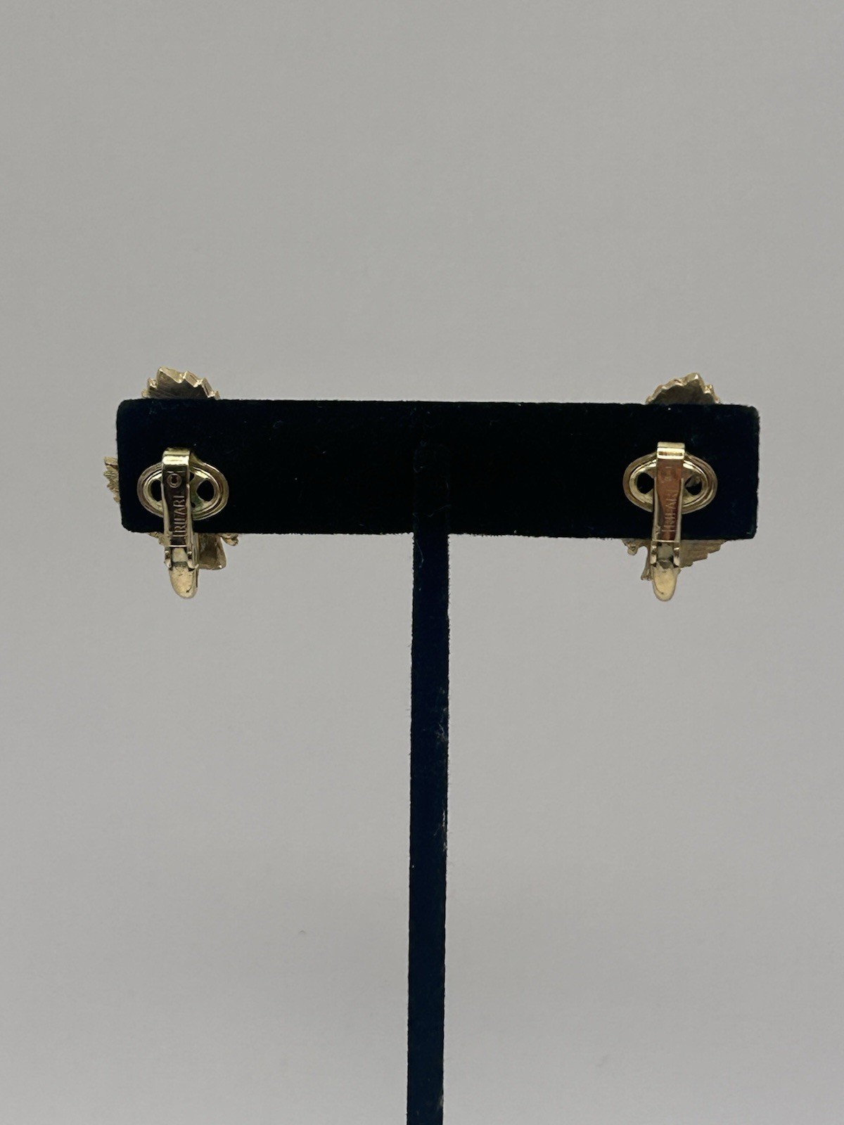 Vintage Crown TRIFARI Florentine Gilt Metal Three-Leaf Four-Pearl Clip Earrings