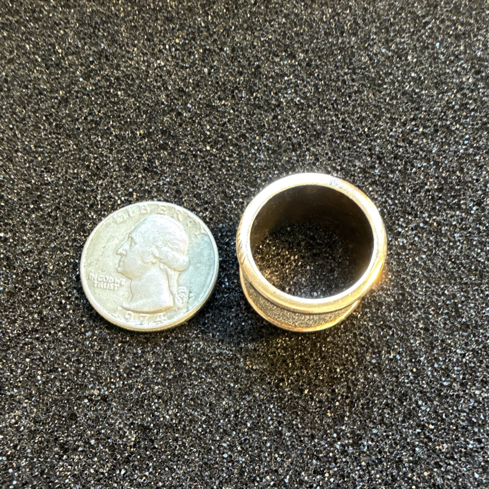 #7 Gold Tone Wide Band Ring Textured Center w/ Gold-Tone Edges Metal Size 7-7.5