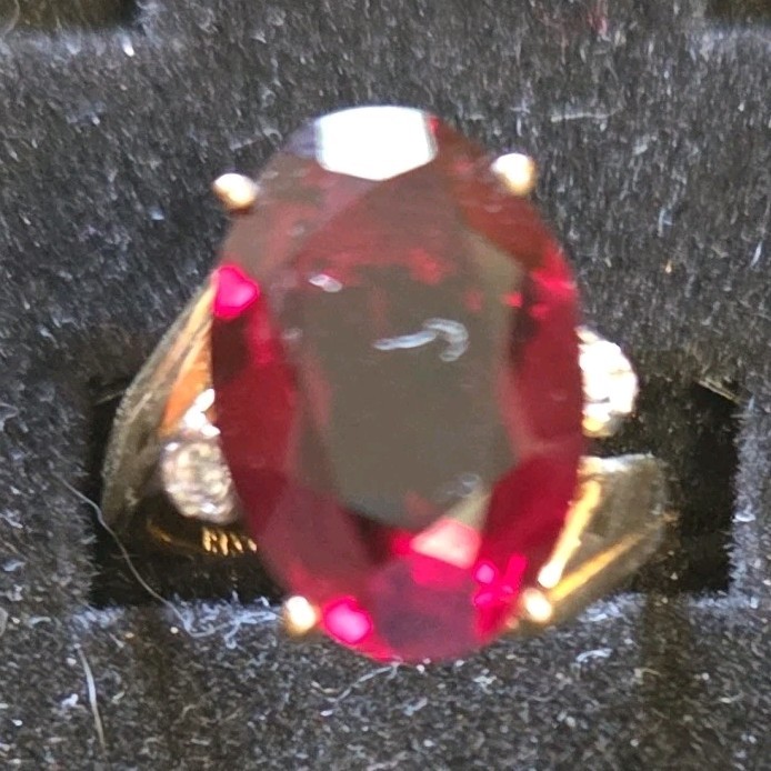 Gold Tone Oval Red Stone Cocktail Ring w/ Clear Accent Stones Prong Set Sz 6