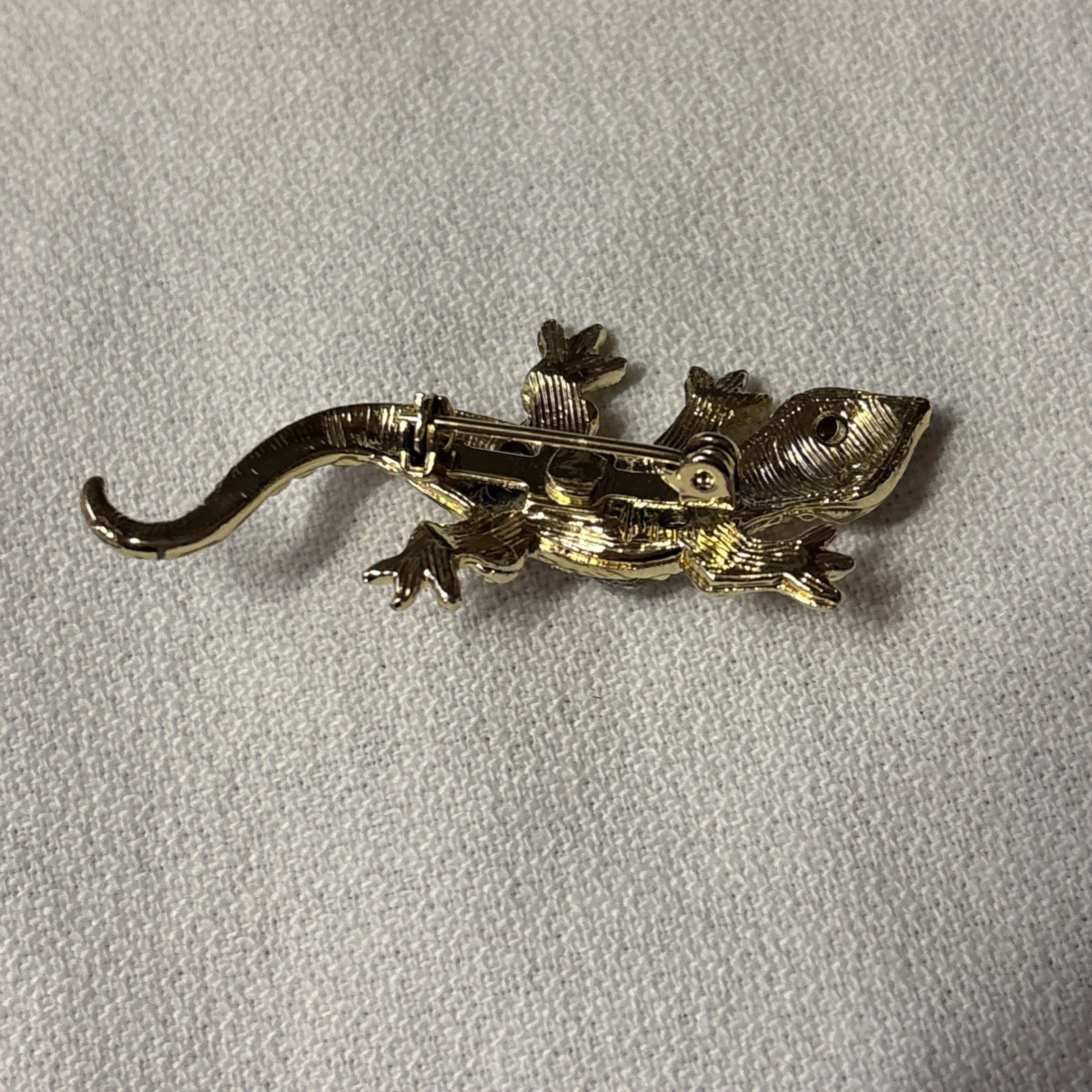 Vintage Pair Of Lizard Alligator Brooches Green Eyes Crystals