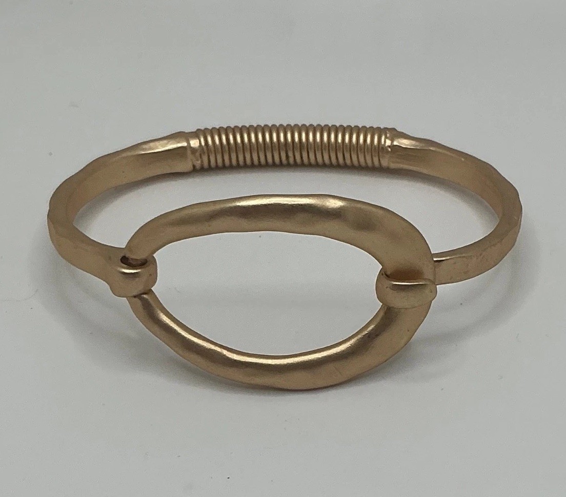 Gold-Tone Hammered Open Circle Latch Bracelet 30g