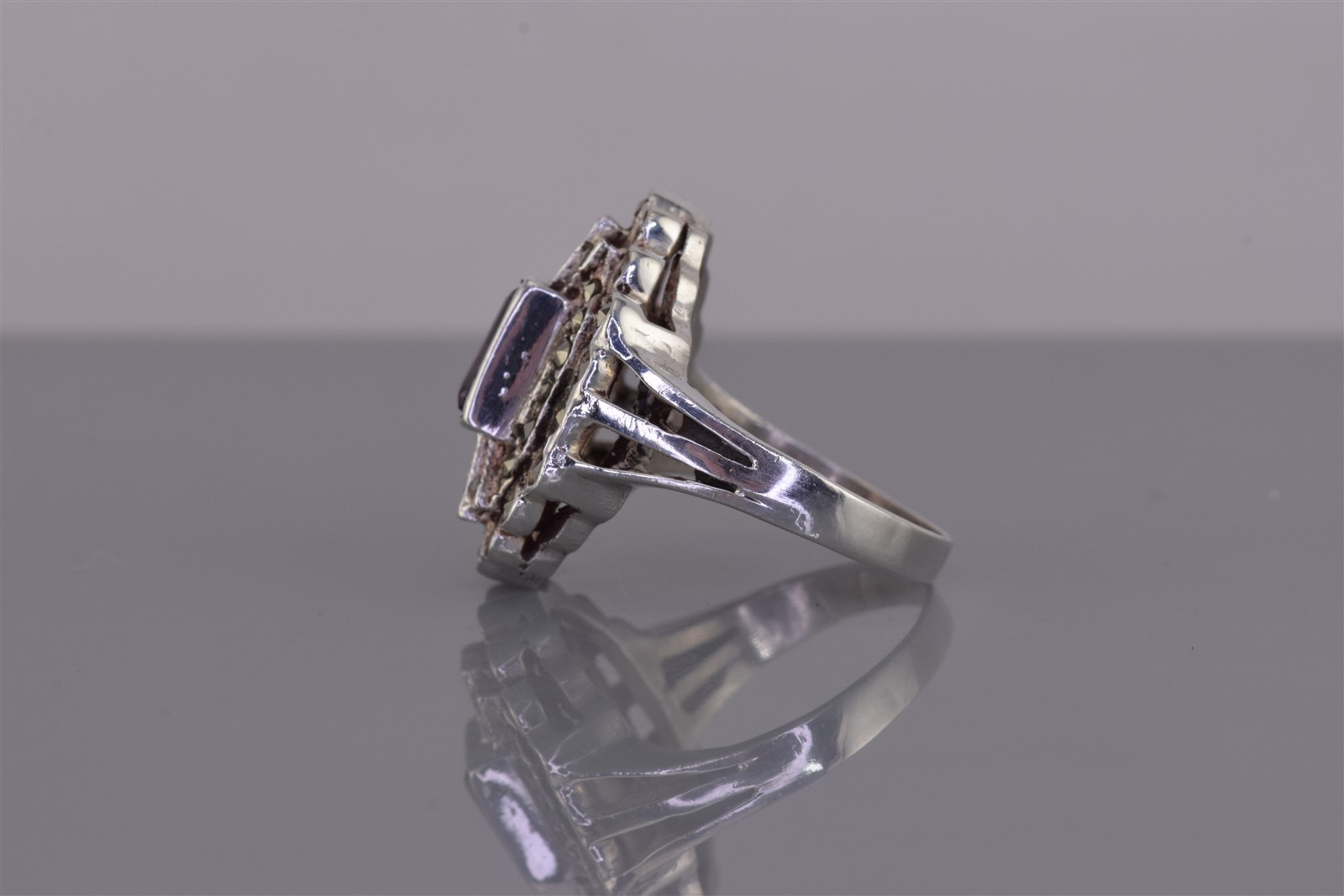 Sterling Silver 21mm Purple Emerald Cut Marcasite Clustered Band Ring 925 Sz: 7