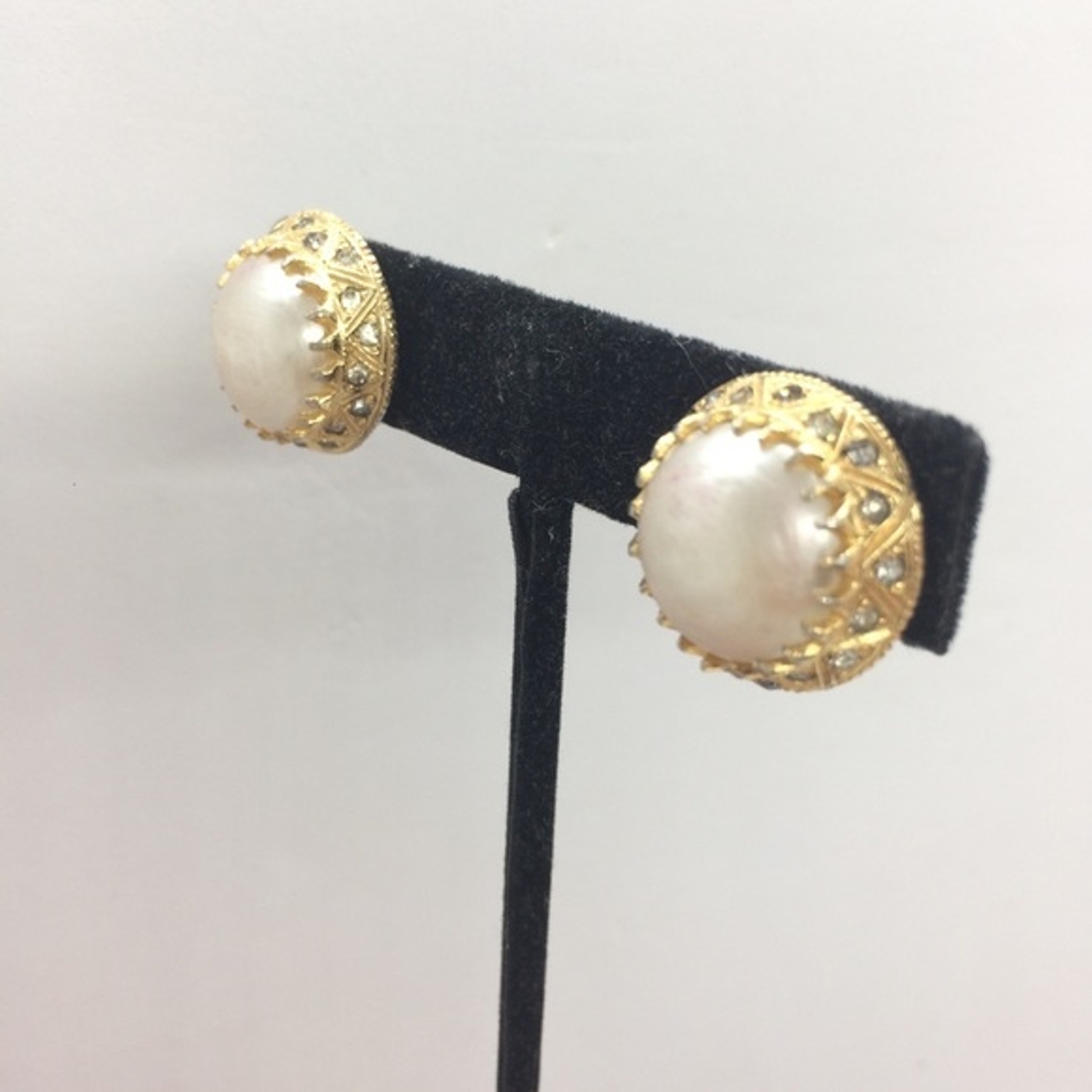VINTAGE NETTIE ROSENSTEIN CLIP ON EARRINGS FAUX PEARL RHINESTONES GOLD TONE