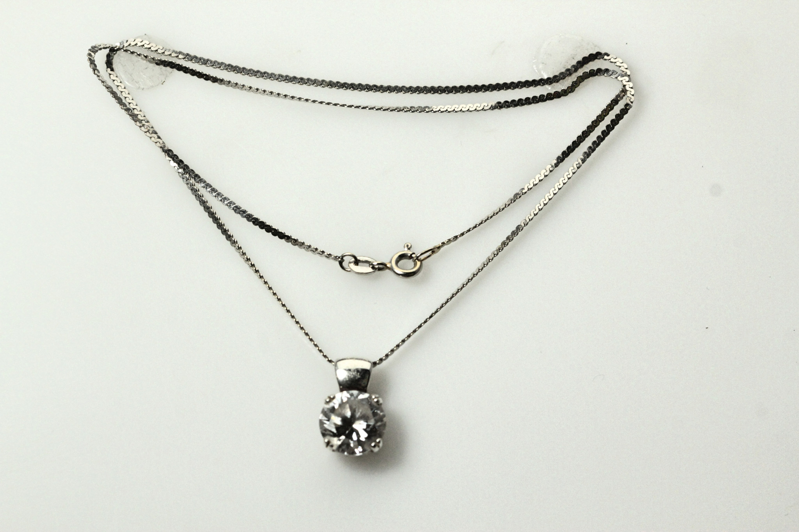 925 Sterling Silver 10 mm Round CZ Pendant on a 16″ Chain 5.1g (NEC4136)