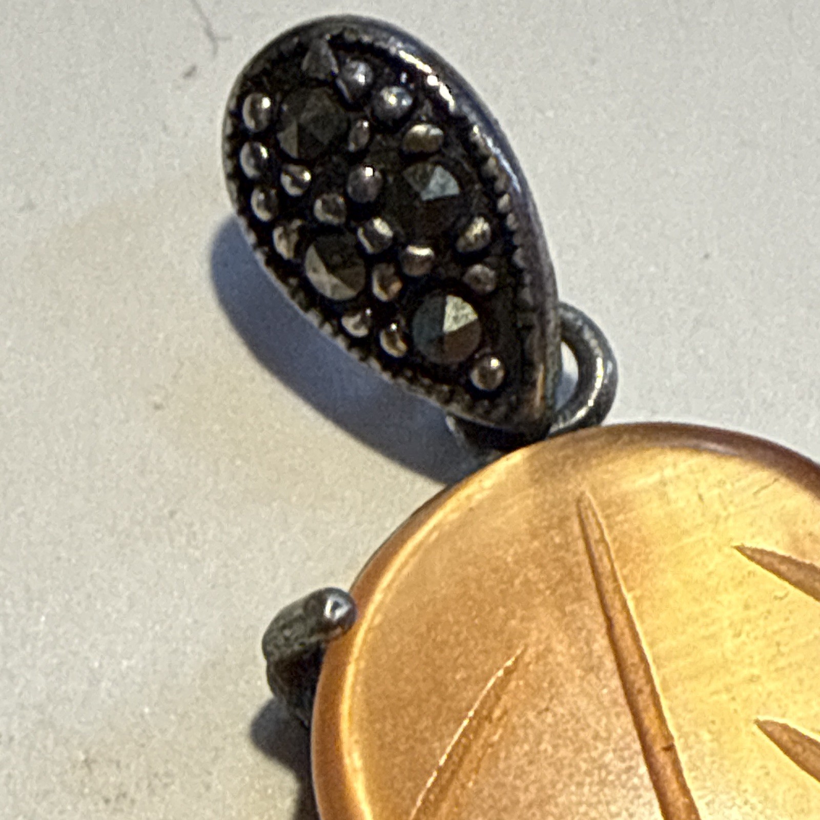 VINTAGE ORANGE MOLDED GLASS LEAF FLOWER BROOCH PIN CATS EYE CENTER 925