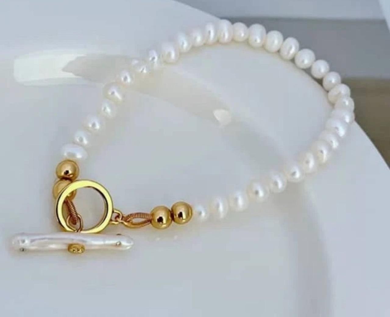 New Burch Logo Pearl Bracelet with Jewelry Pouch Size: 20.5cm