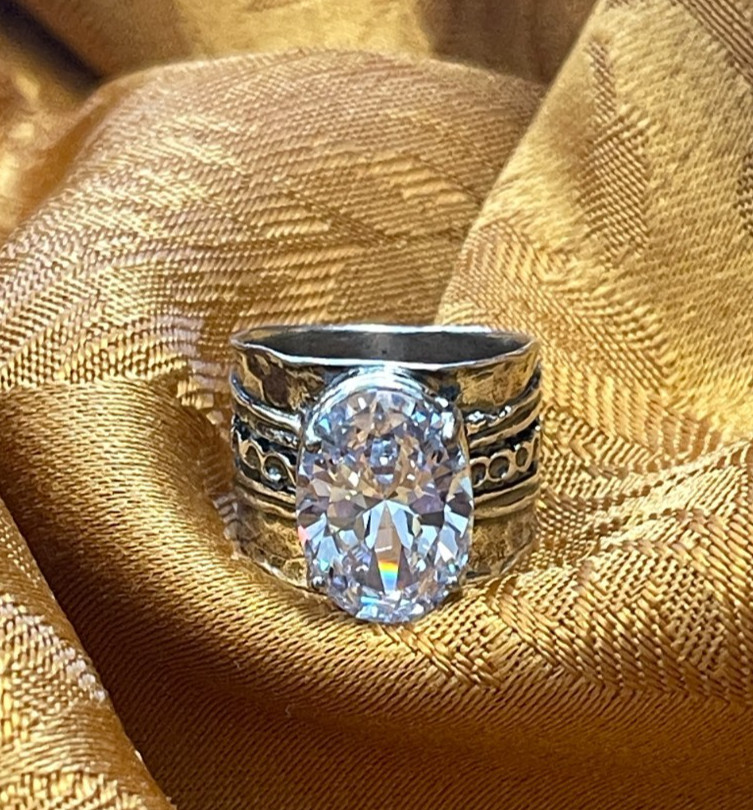 Beautiful 925 silver ring with oval clear stone. sizes 5 to 10. NEW!!!