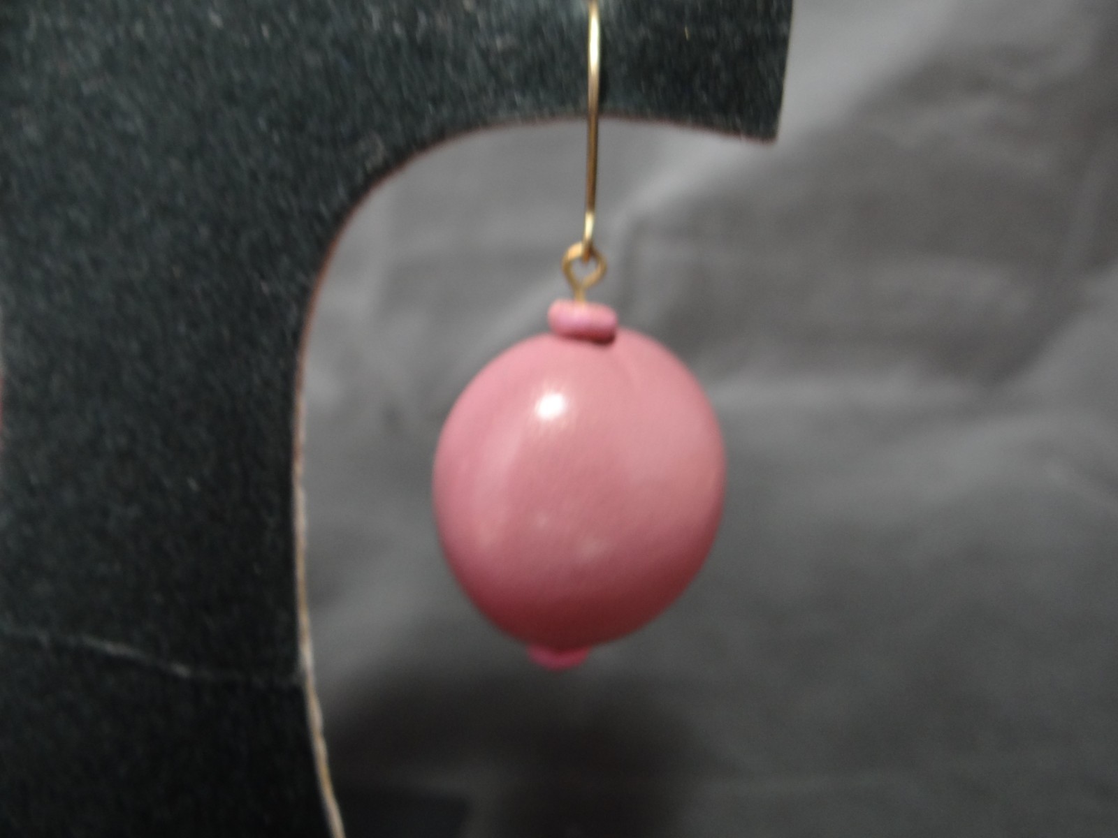 USED MAUVE COLOR OBLONG WOOD DANGLE HOOK PIERCED EARRINGS $1.99