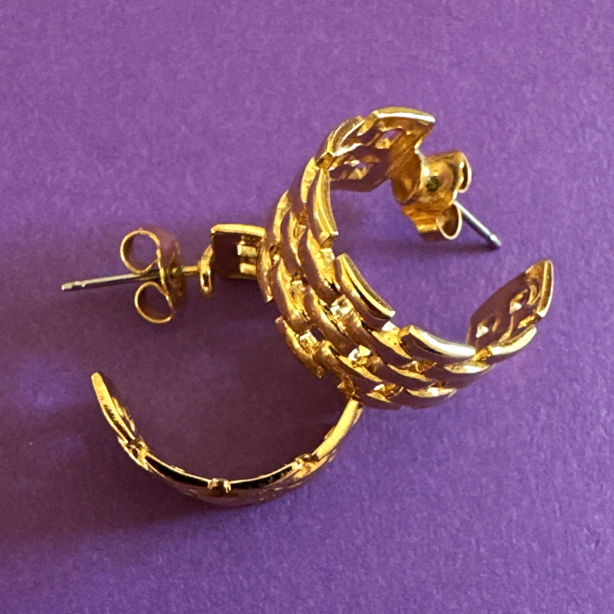 Gold Tone Textured Chunky Round Hoop Earrings Butterfly Back Metal No Stone