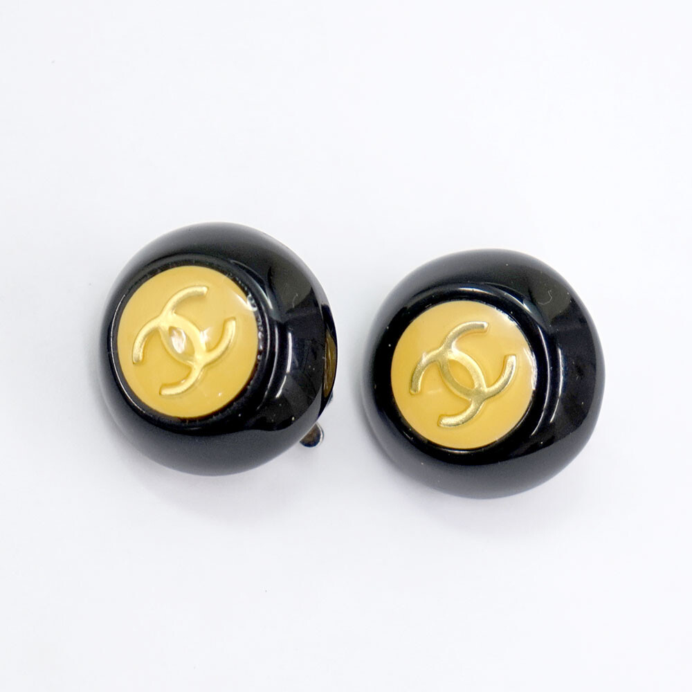 CHANEL CC Logos Black Round Clip-On Earrings Silver Tone 96P Auth #11584-5