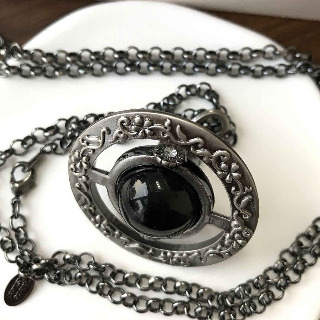 Vivienne Westwood Small Orb Necklace Flower Black Gunmetal 4.5 In Box/Drawstring