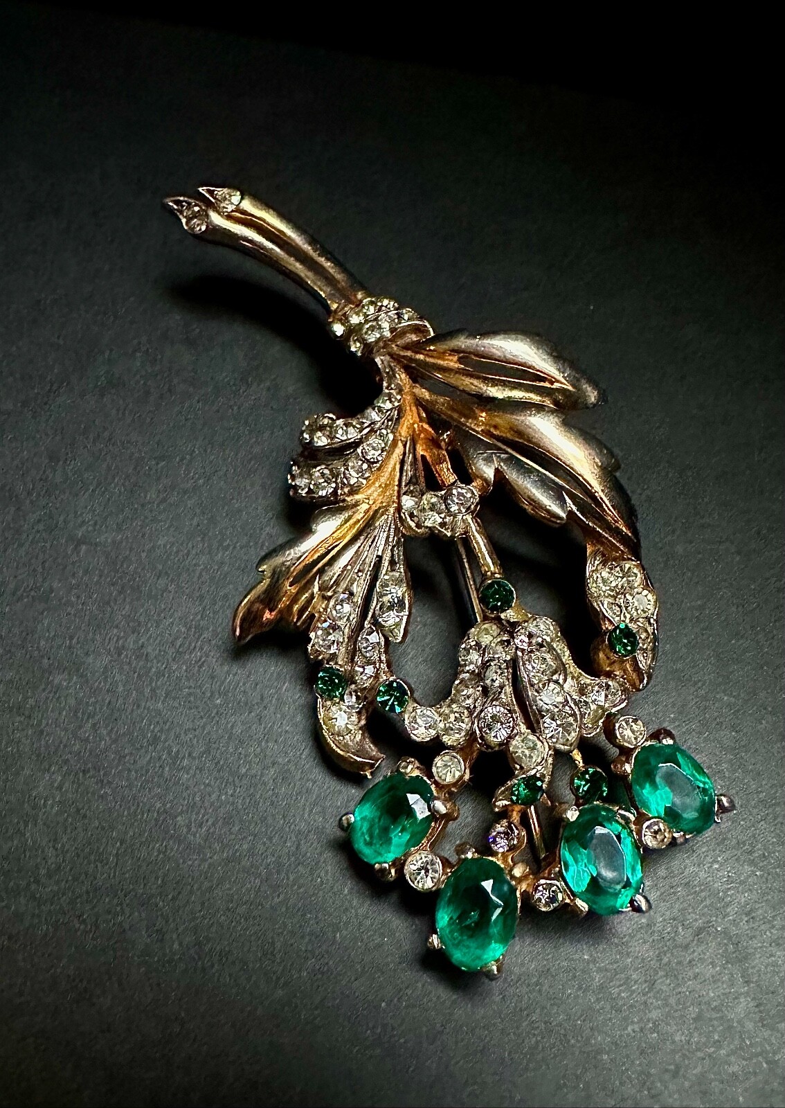 SPRAY Brooch 1940’s Classic & Elegant Floral Emerald Green & Clear Crystals