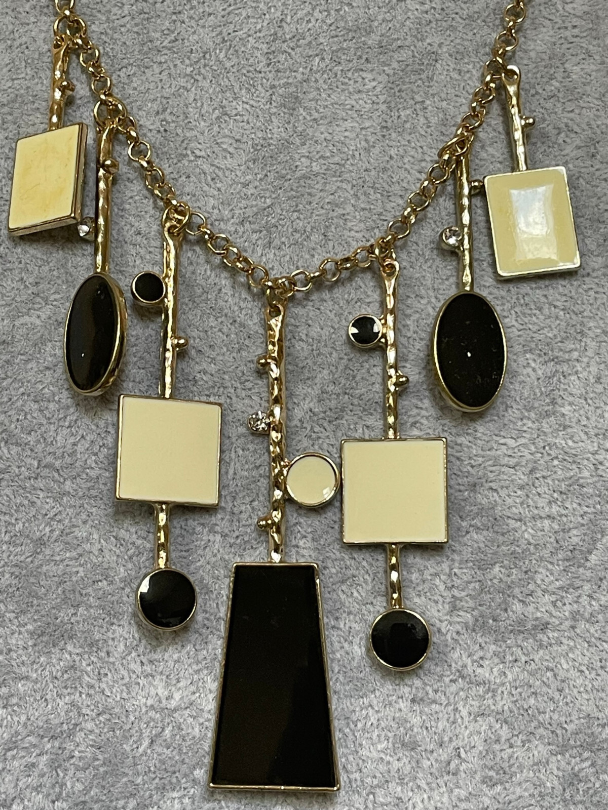 Cream And Black Epoxy Coating On Gold Tone Drops Necklace Earring Set