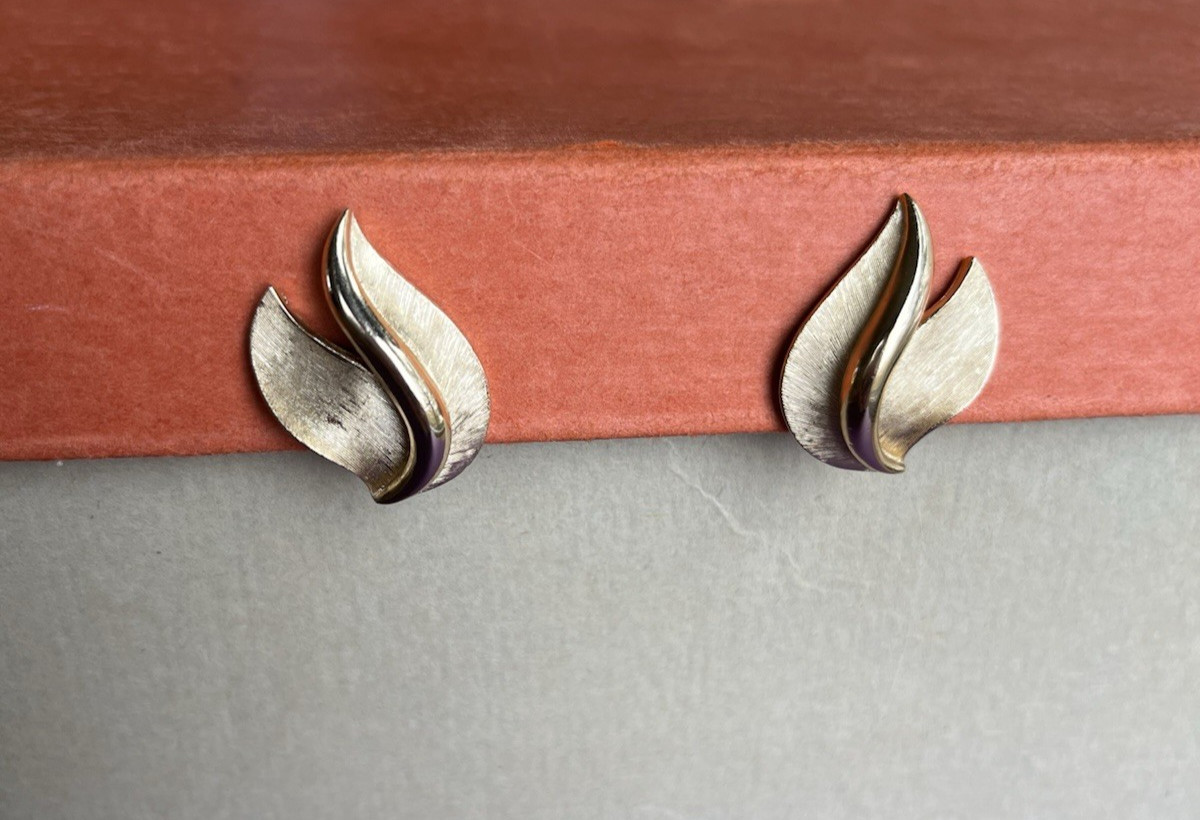 Vintage Trifari Branded Gold-Toned Clip-on Earrings