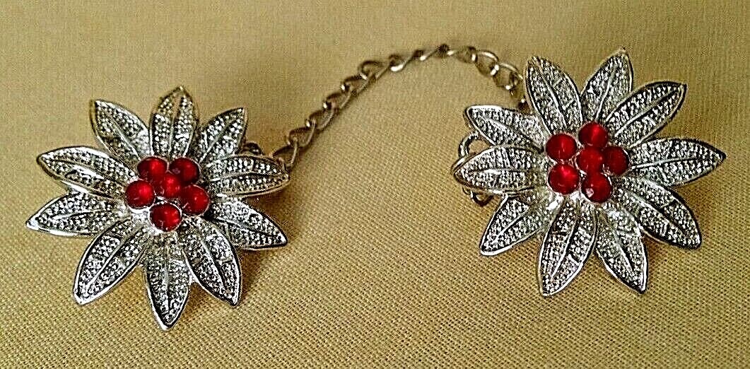 COLLAR CLASP SILVER METAL FLOWER PINBACK RED RHINESTONES CHAIN SHAWL BLOUSE.