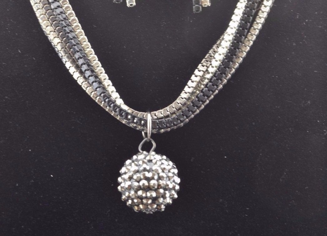 Modernist Silver/Black/Gray Multi Color Chains Spike Ball Pendant Necklace Set