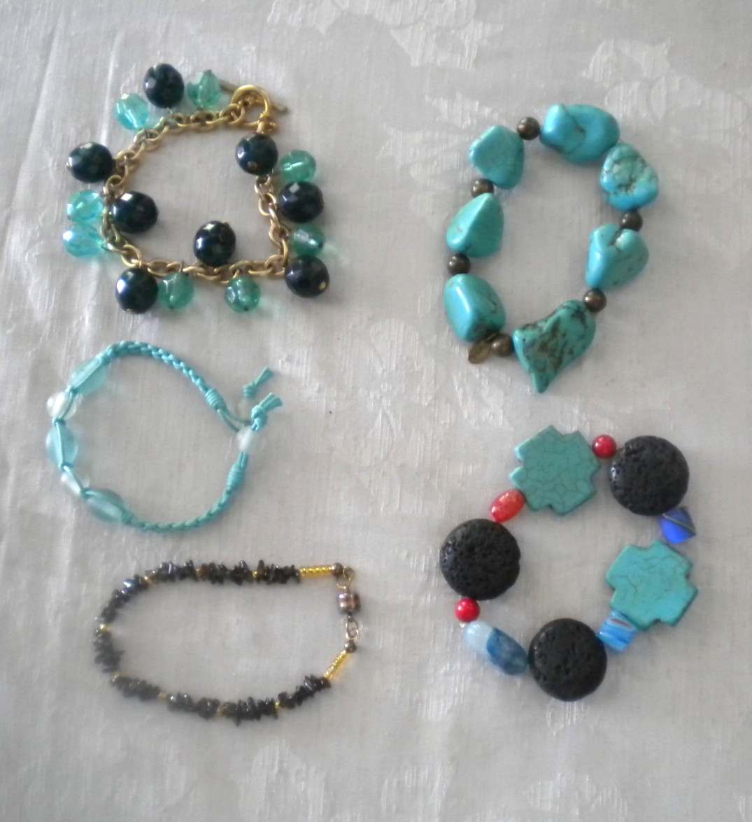 5 Bracelets 2 ARE CHUNKY STRETCH TURQUOISE OR HOWLITE & A GOLDEN CHAIN TOGGLE