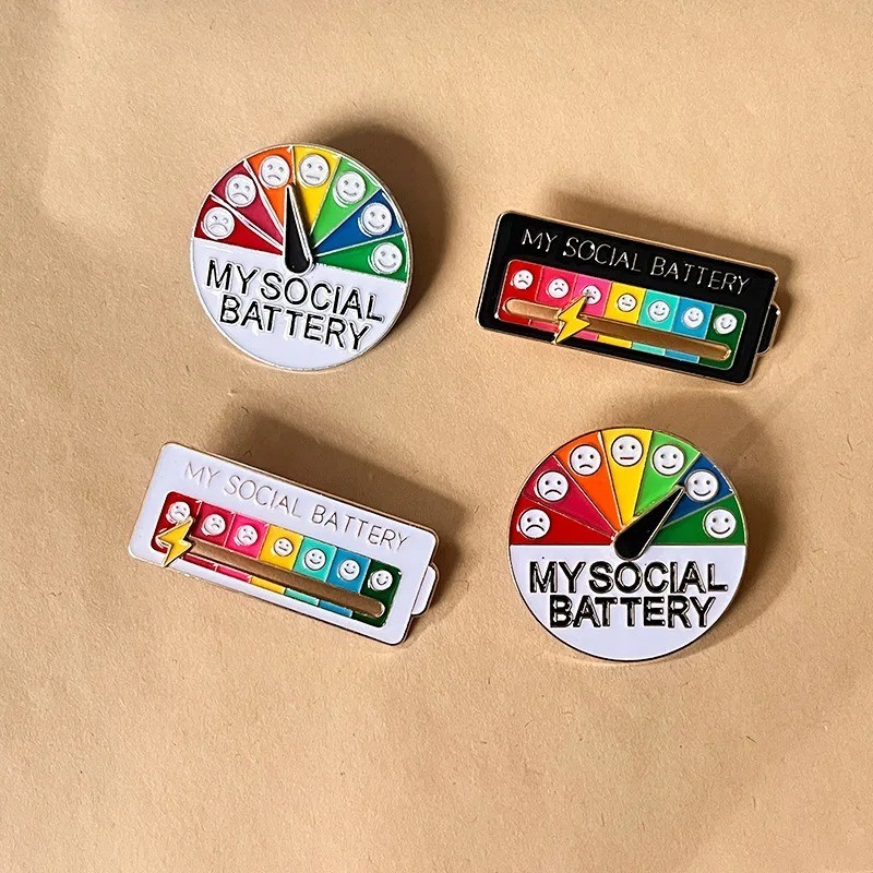 Funny Social Battery Slider Pin – 7-Mood Expression Badge, Cute Interactive Pin