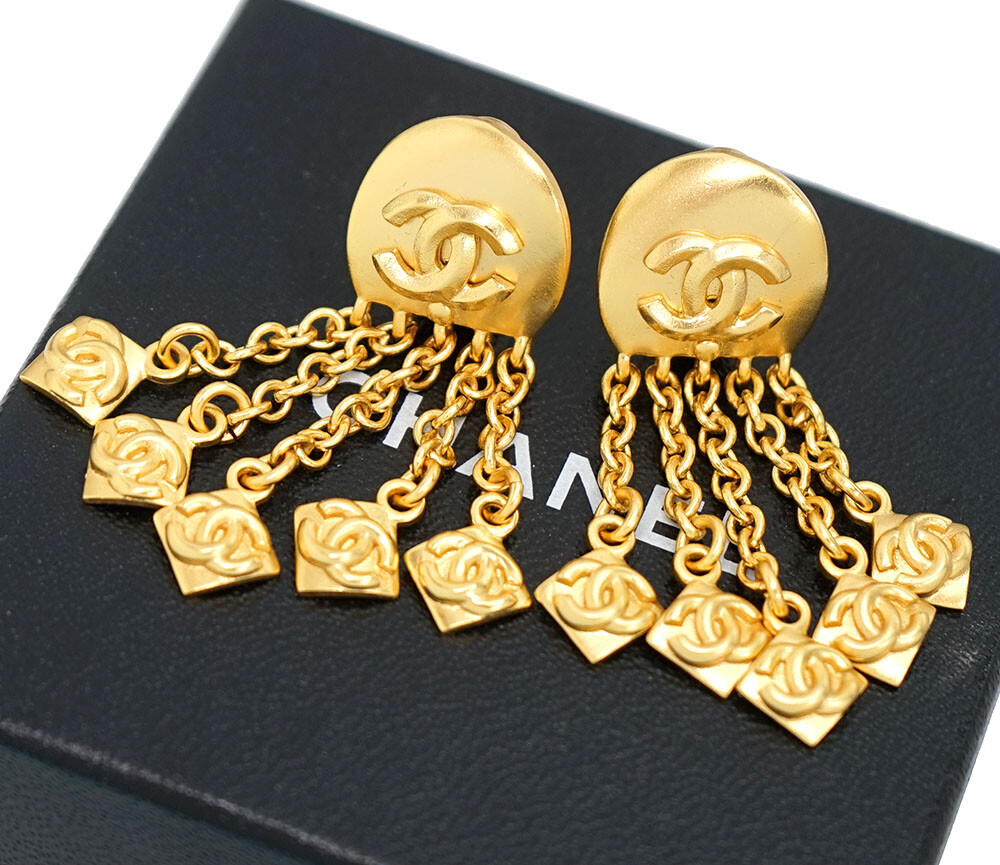 CHANEL CC Logos Fringe Dangle Earrings Gold Tone 96P Auth w/Box #787-32