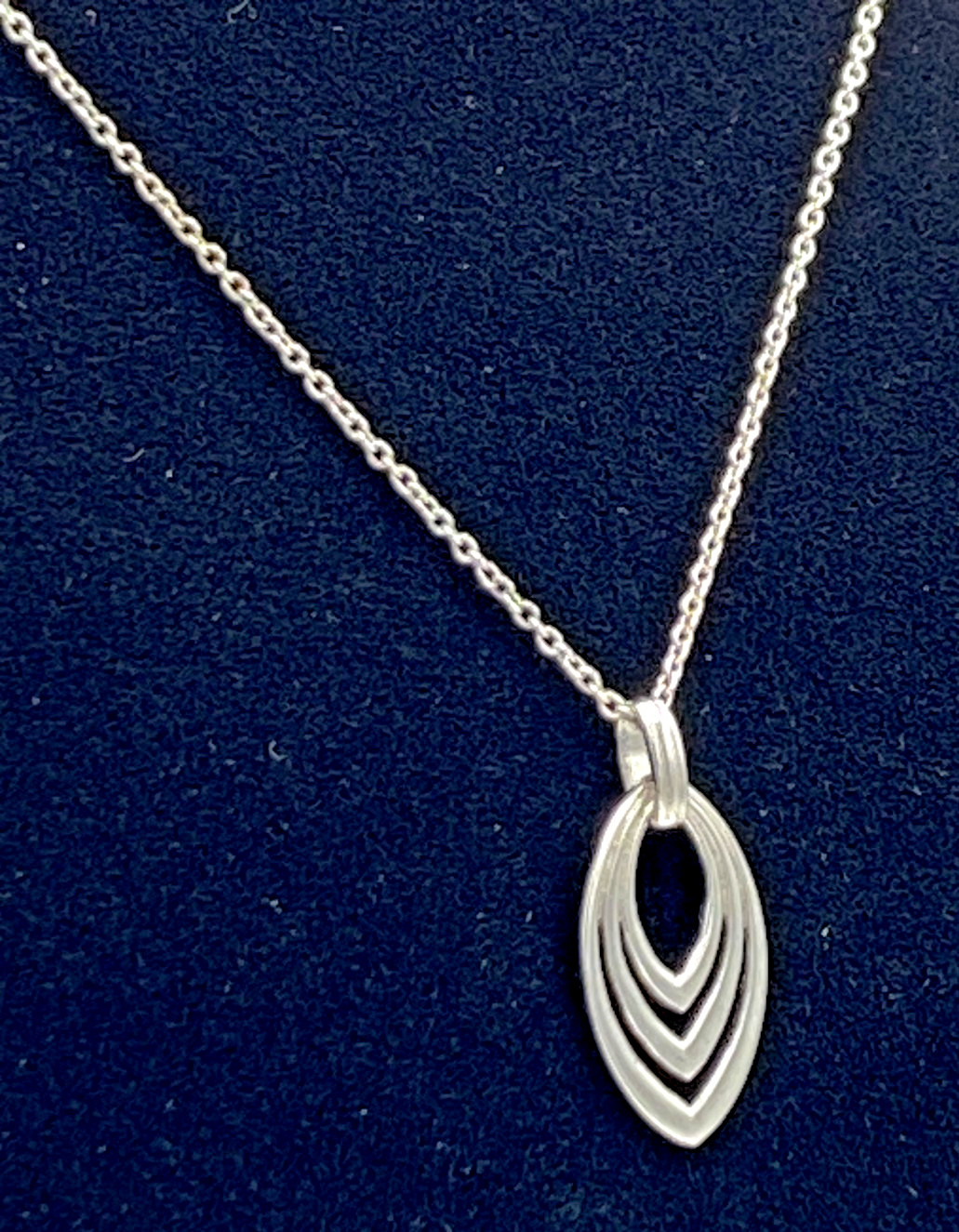 Kit Heath Signed Sterling Silver Multi Diamond-Cut Oval Pendant Necklace 18” NWT
