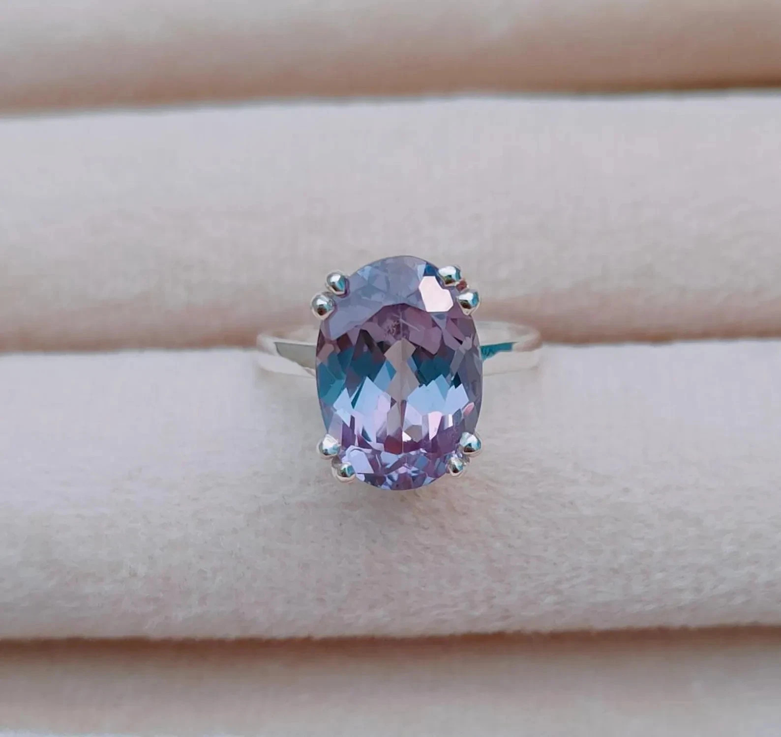 9 Ct Elegant Alexandrite Solitaire Ring – Vintage Jewelry- Crafted 925 Silver