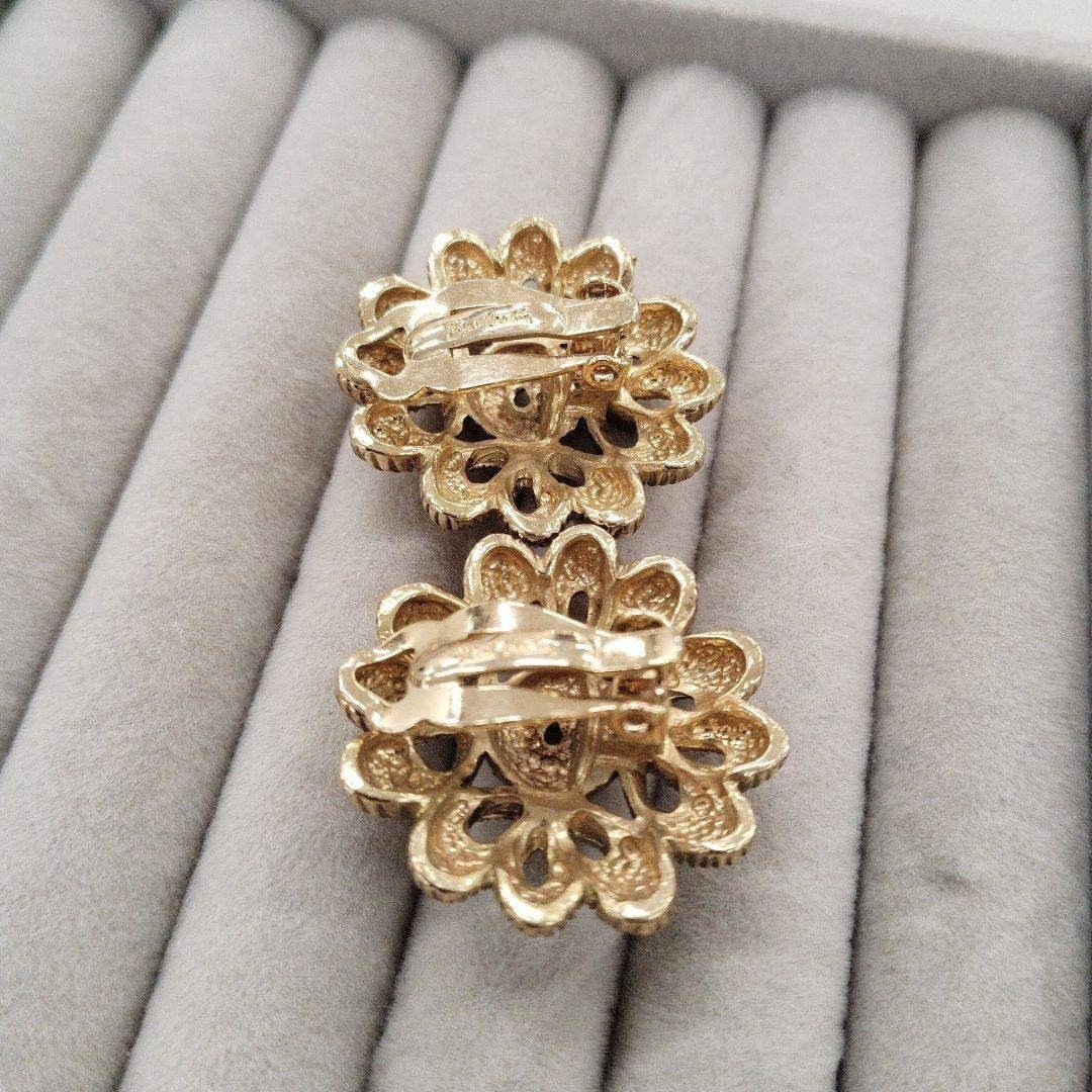 Excellent+++++ Pierre Cardin vintage Gold Flower Clip Earrings