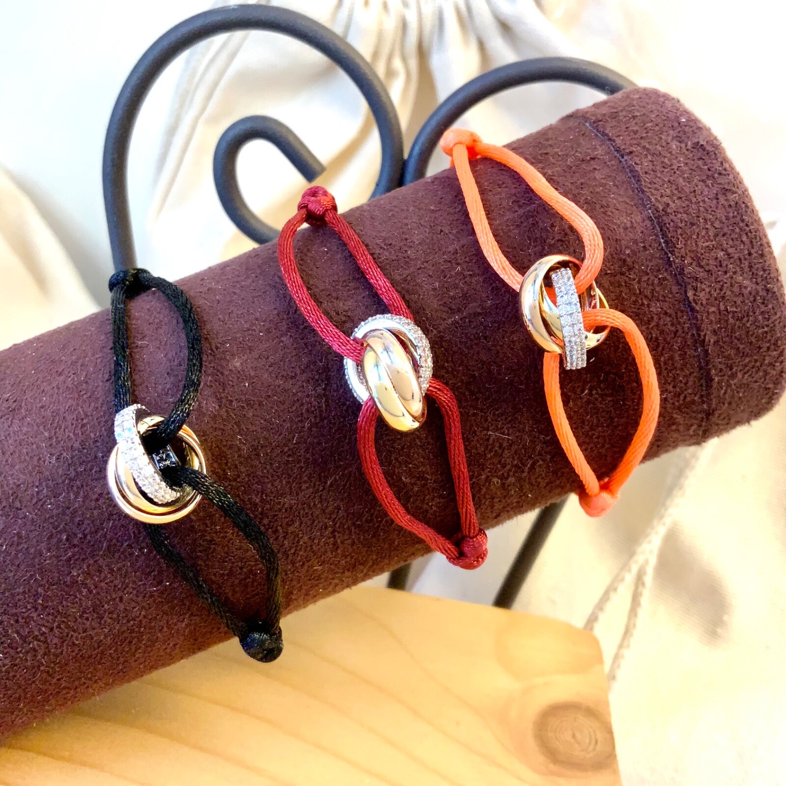 Trinity stone gold plated red string free size Everyday Bracelet no coloration