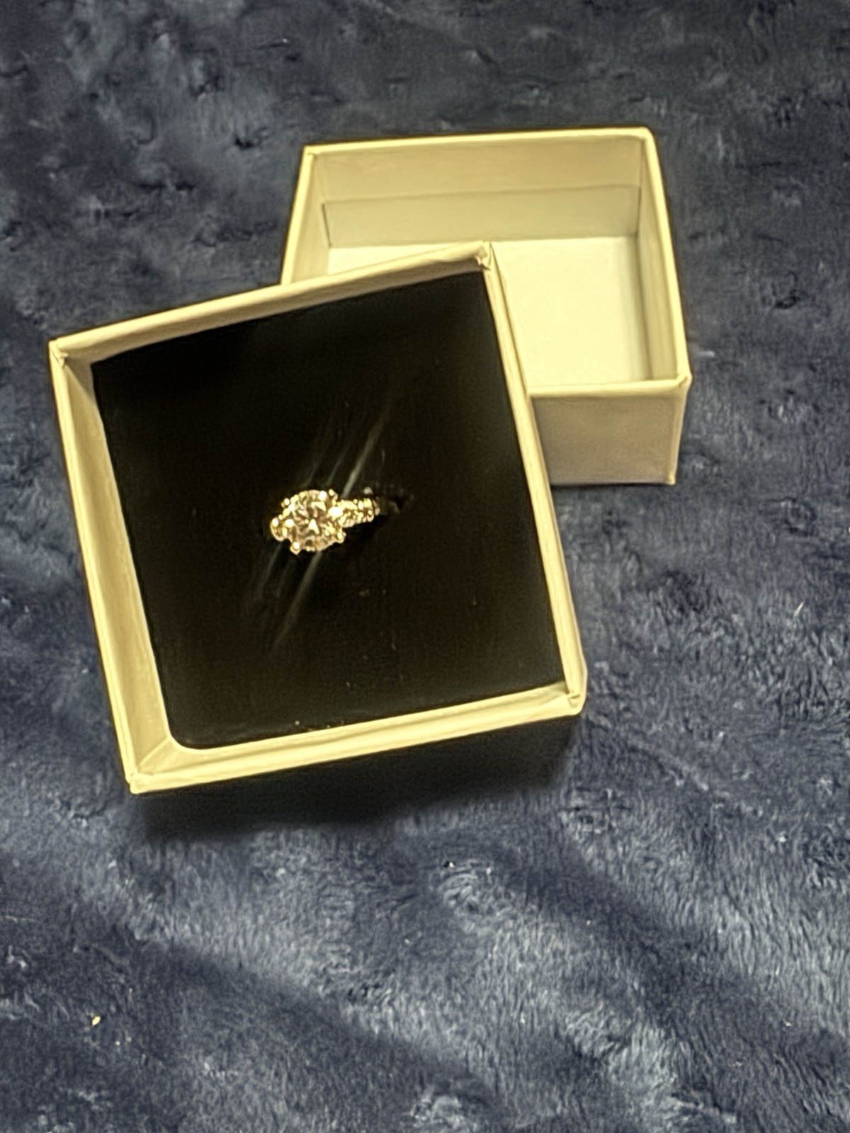 Cubic Zirconia Silver Tone Ring Size 6. Brand New Never Worn Great Condition