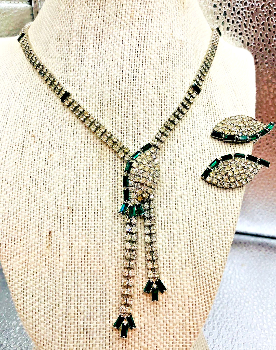 Vtg Emerald Green & Clear Rhinestone Dangle Necklace 16 ” w. Clip Earrings
