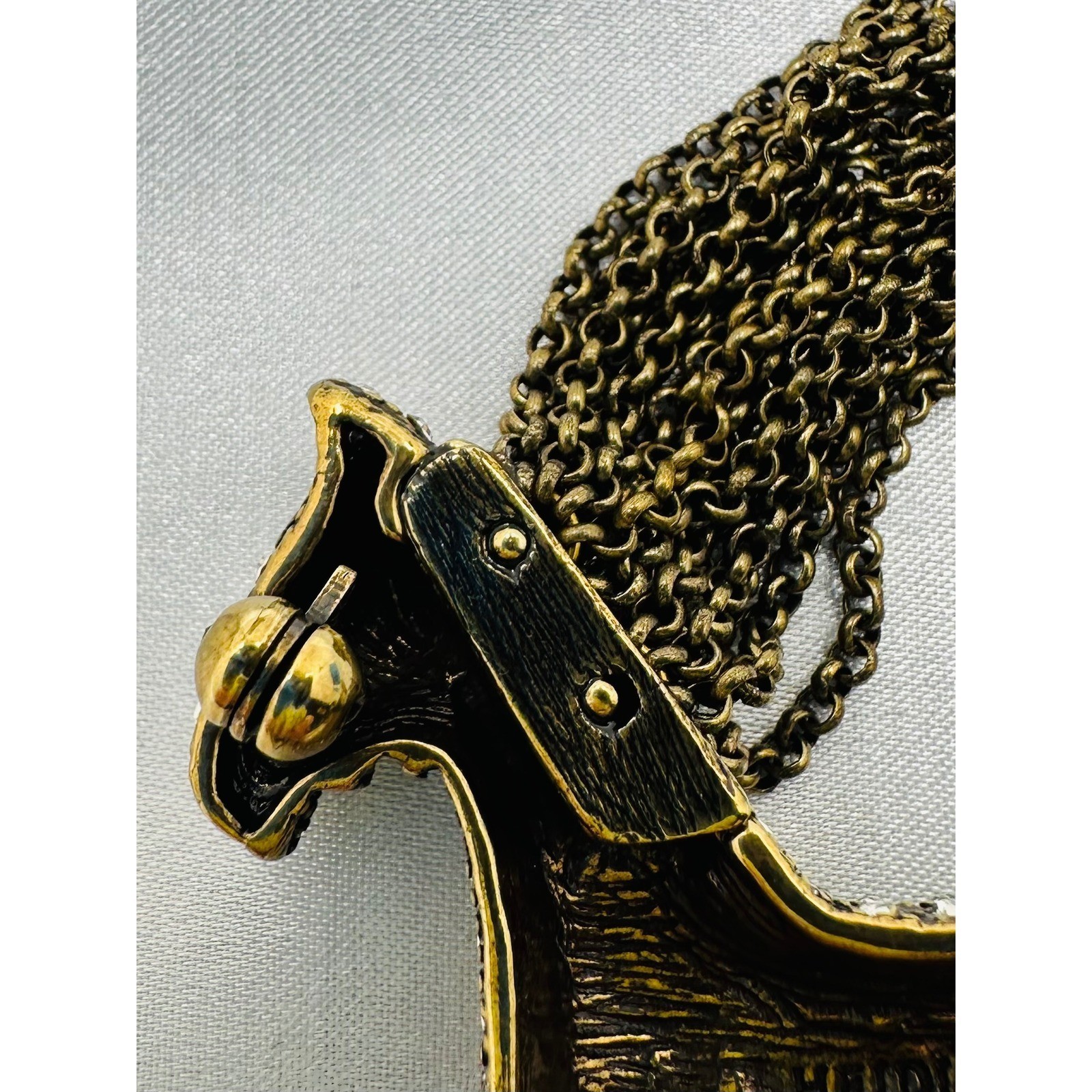 Heidi Daus “Tally Ho” Horse Brooch Pin Crystal Chain Mane and Tail New in Box