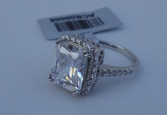 925 STERLING SILVER LADIES DESIGNER RING W/ 5.50ct SIMULATED DIAMONDS