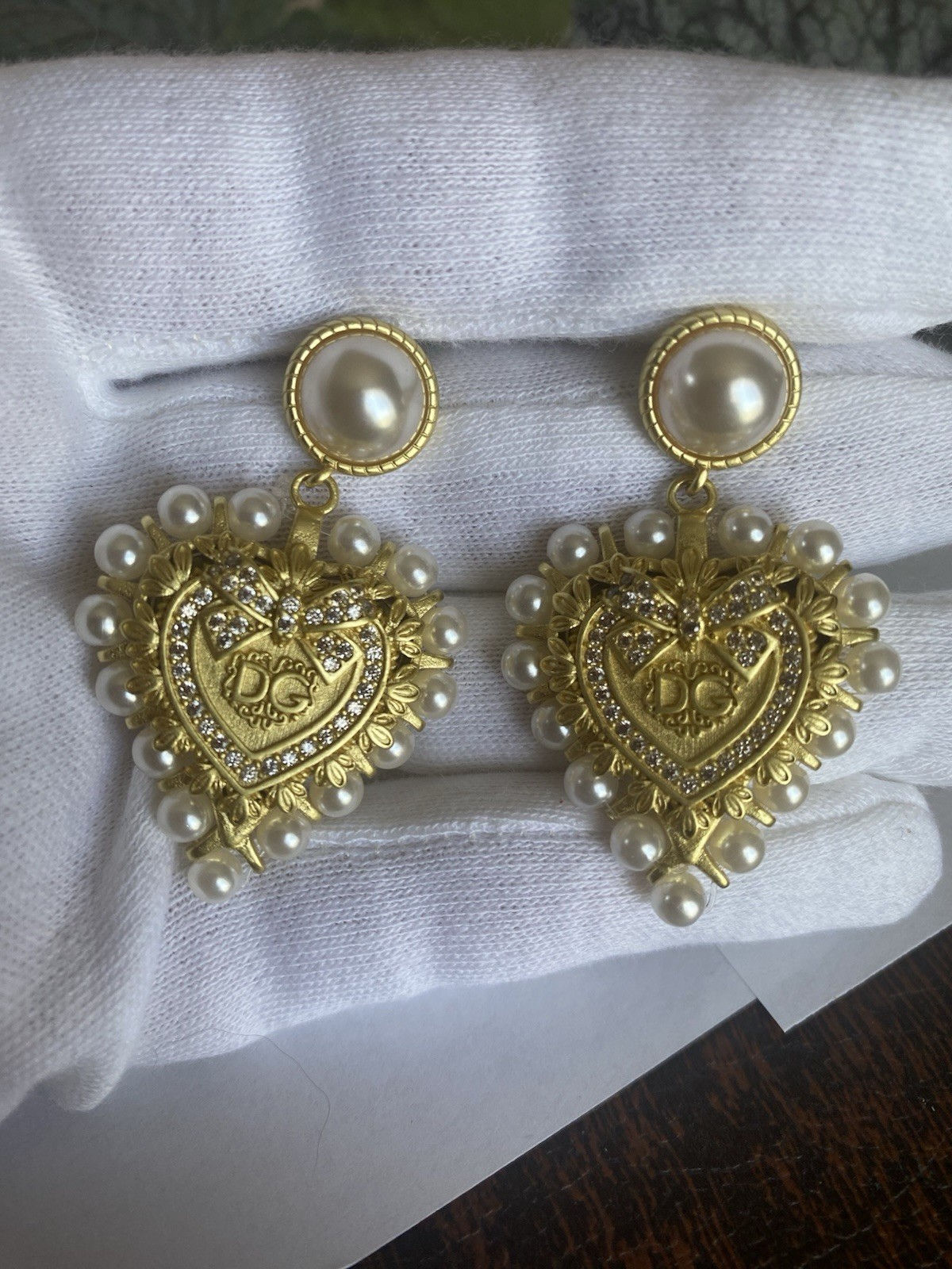 Dolce and Gabbana signature heart earrings/ DG-E-0023