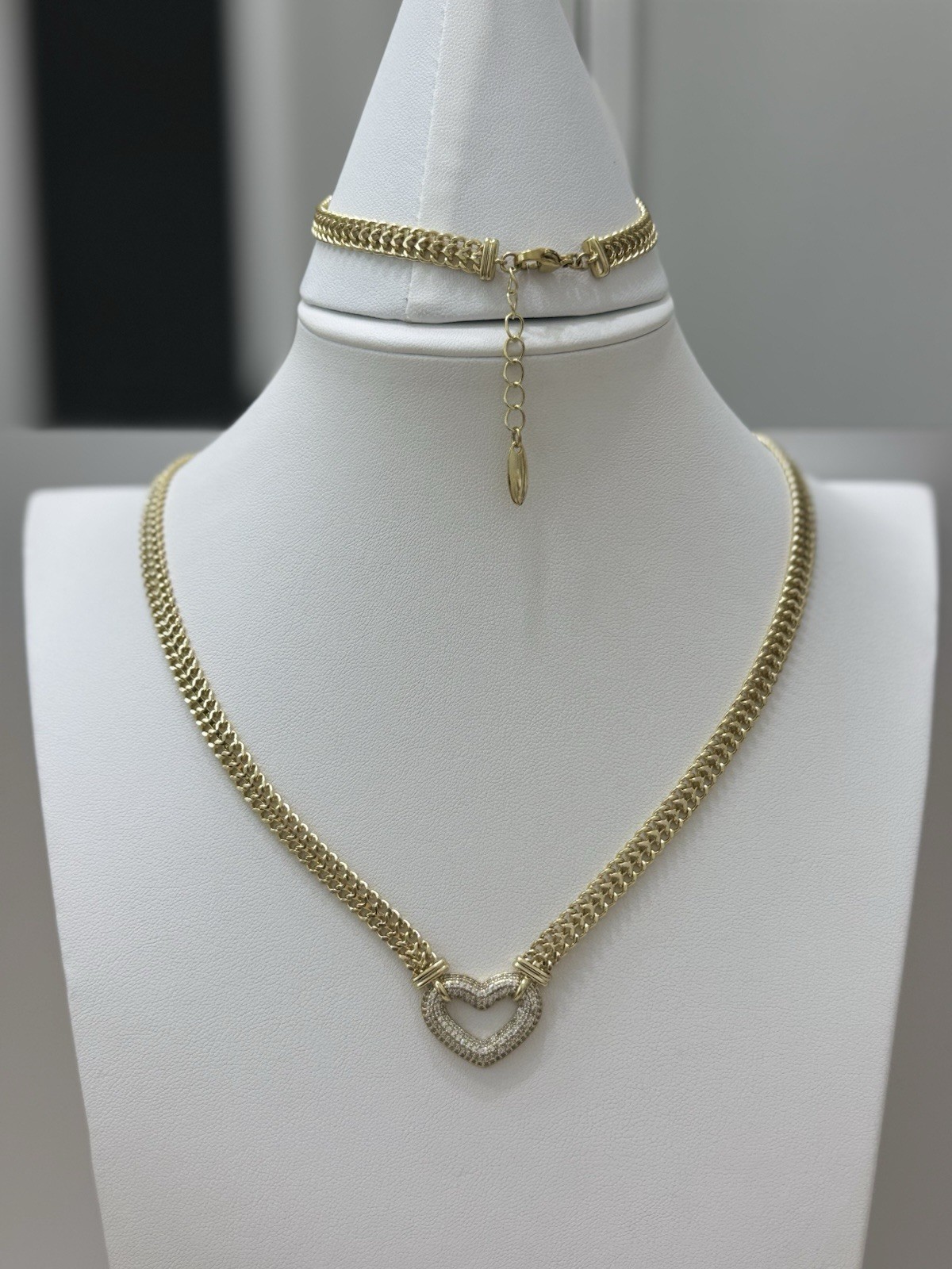 Choker Set 18in bracelet 7,8,9 in extension high quality laminated 14k
