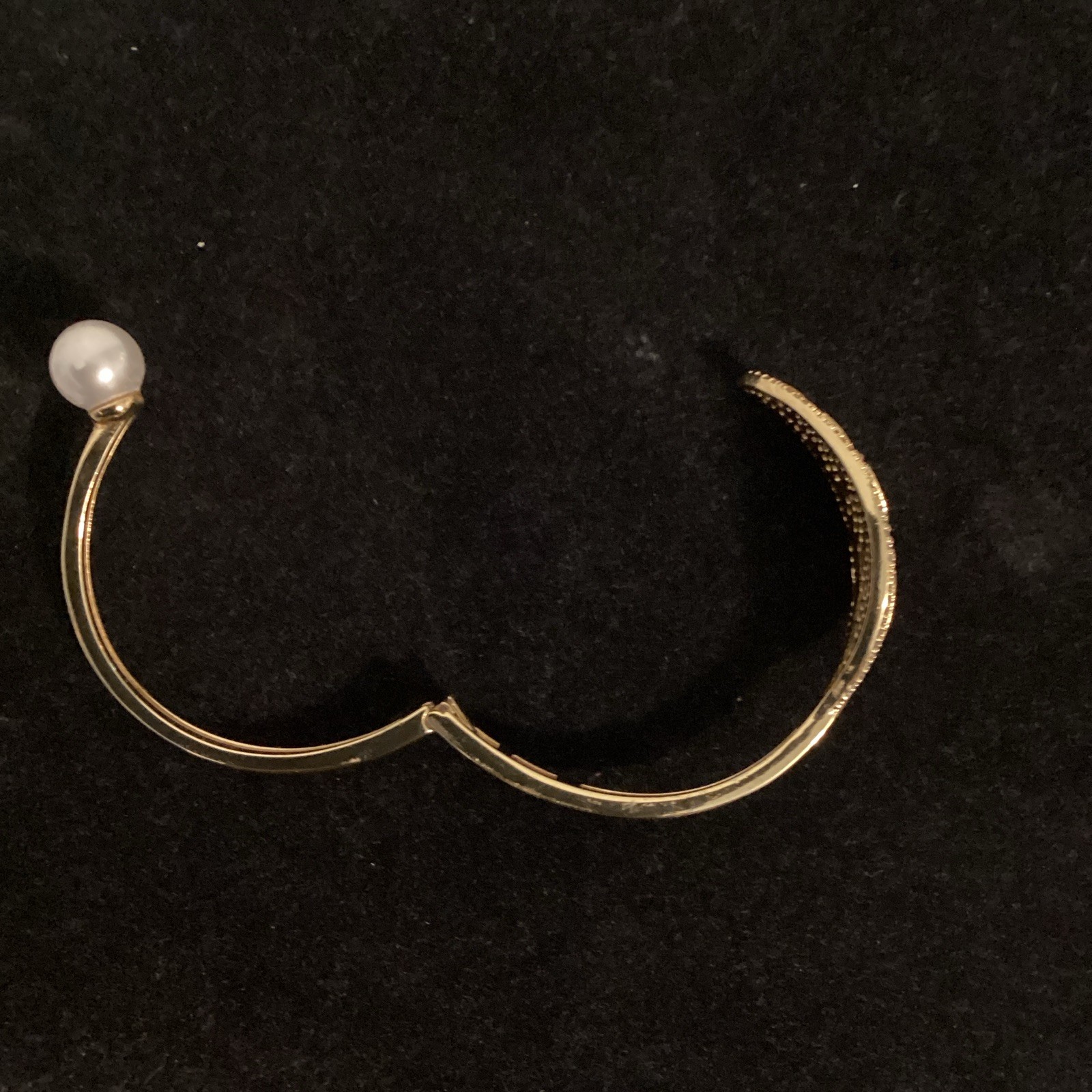 Gold Tone Leaf Hinged Cuff Bangle Bracelet Metal w/ White Round Pearl Accent