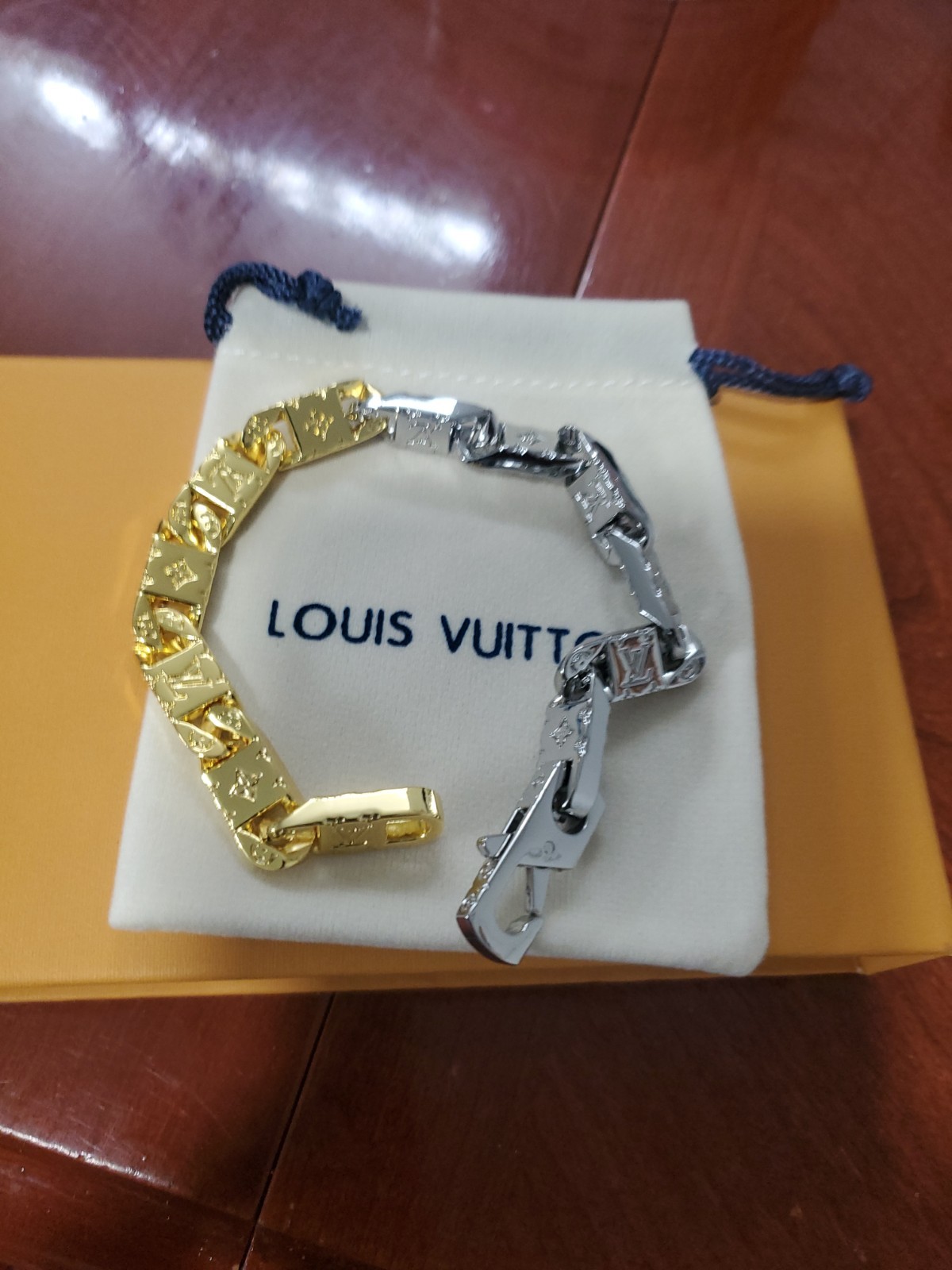 LOUIS VUITTON Bracelet Monogram 2 Toned Colorful Beautifull Just Gorgeous 7.48″