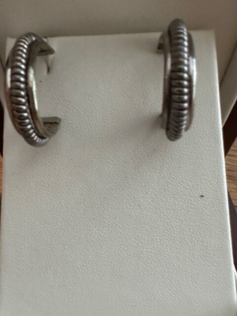 Pair of Silver Tone Medium Looped Earring – 1″ in Diameter – Pre-Owned