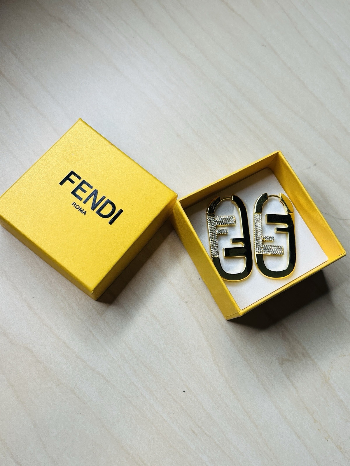 Fendi FF O’Lock Motif Ohrringe Earrings Luxus Designer Modeschmuck Gold Farbe