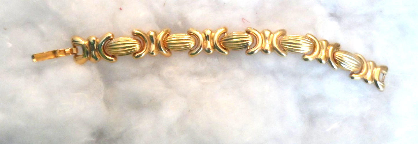 Vintage Bracelet – AVON GOLD TONE 1/2″ WIDE LINK – 7″