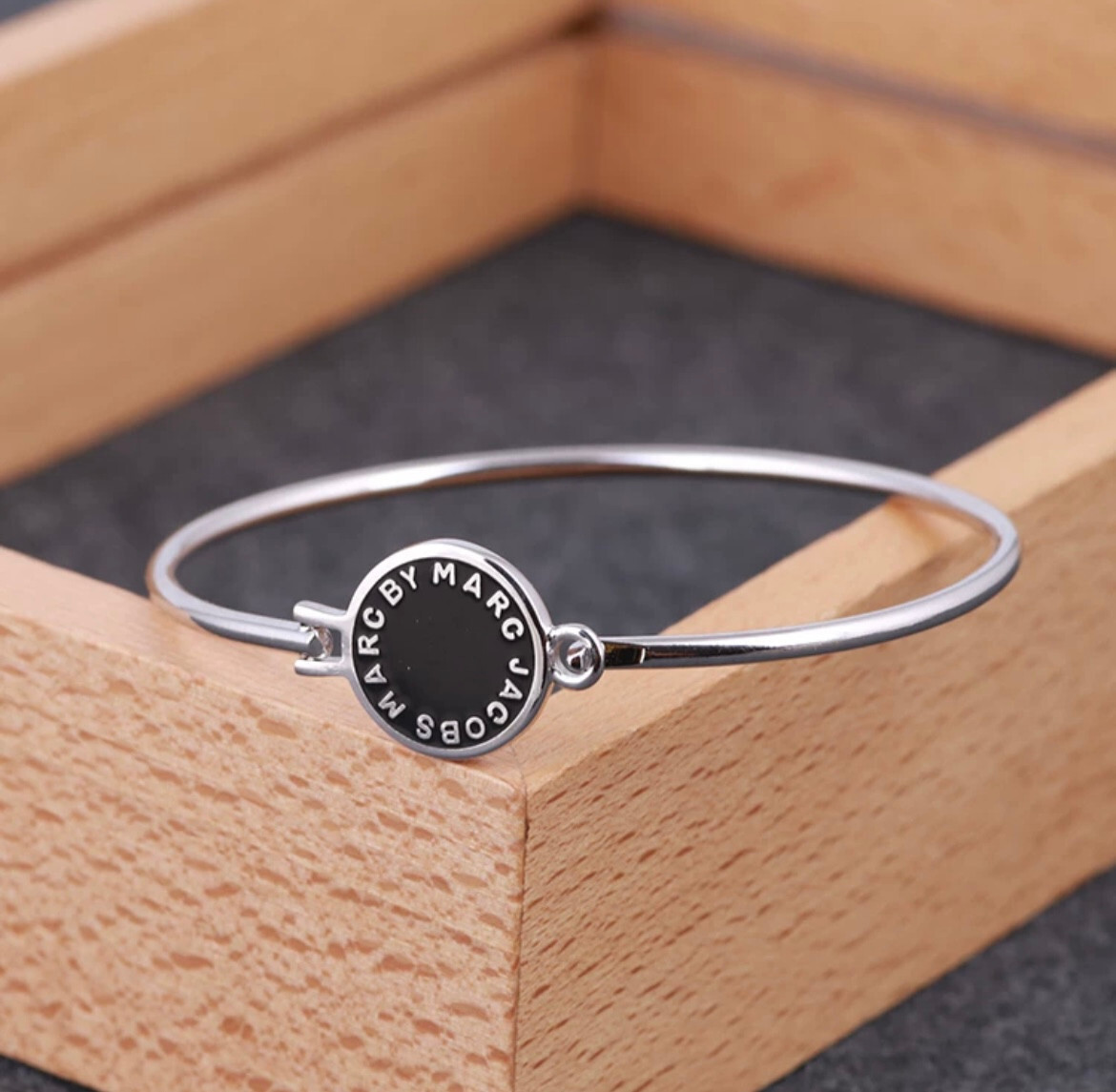 NEW MARC JACOBS Logo Disc O bangle bracelet free shipping