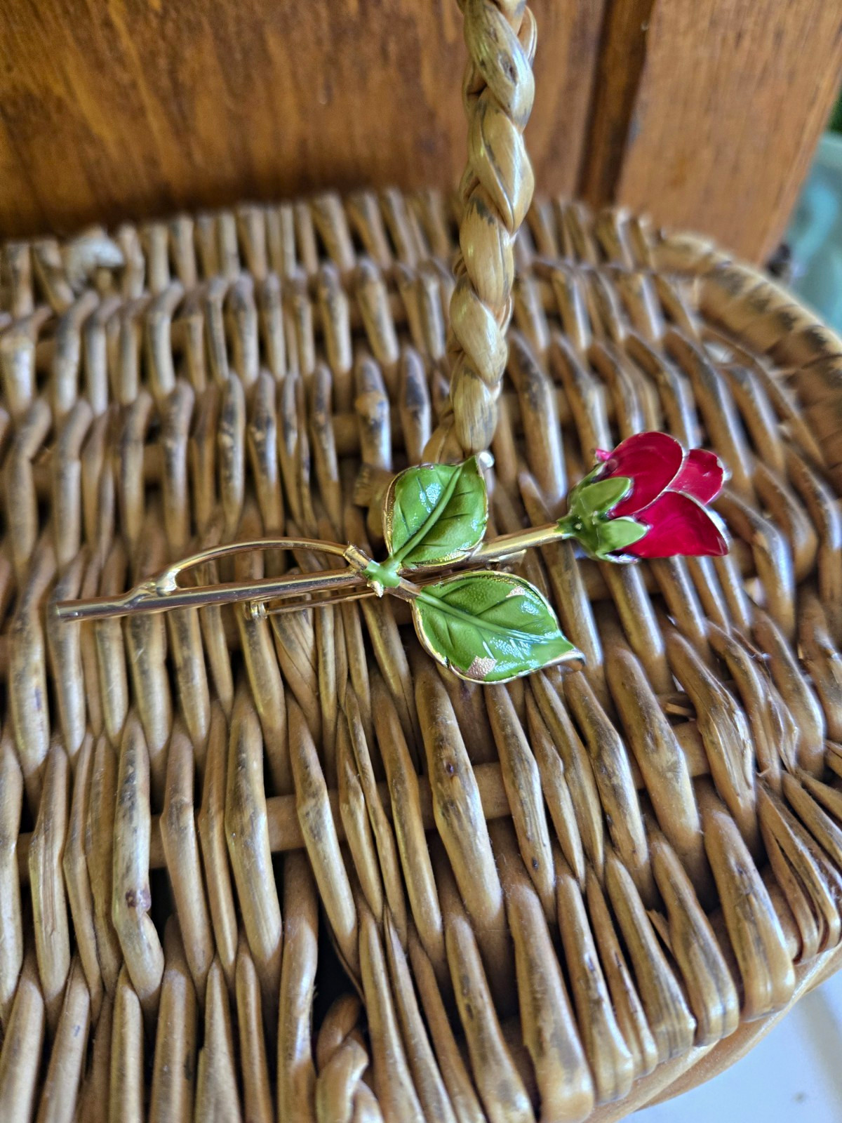 Gold Tone Enamelled Red Rose Flower Brooch Pin w/ Green Leaves Stem