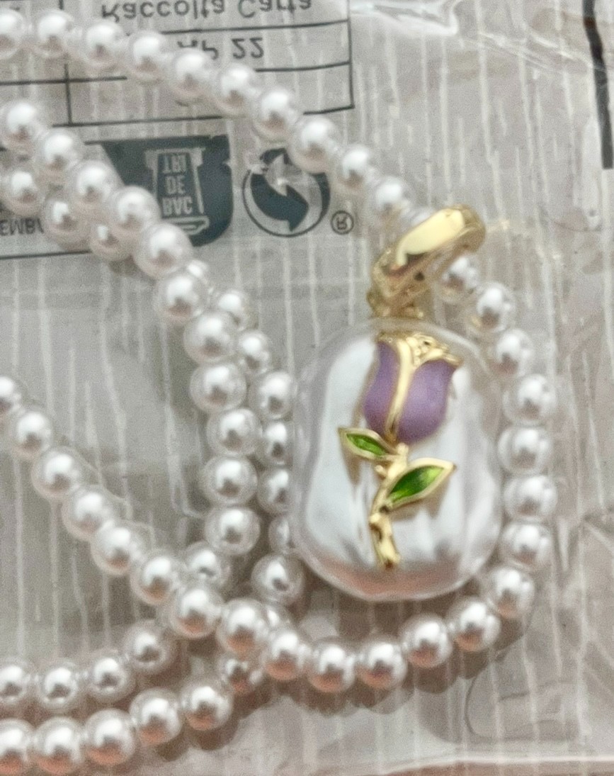 Women’s Pearl style Pendant Necklace