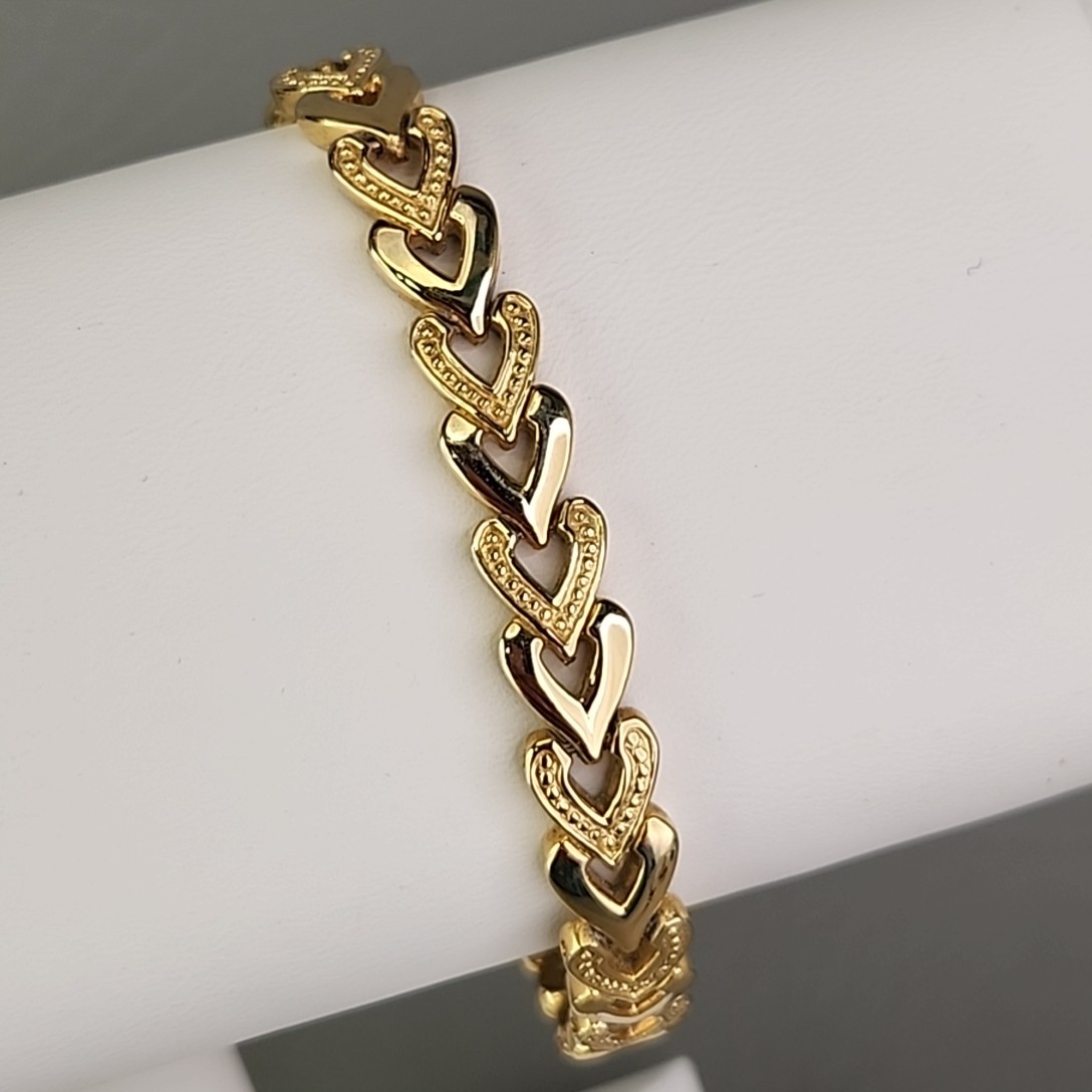 Heart Linked Bracelet Gold Tone Textured Glossy 7.5″