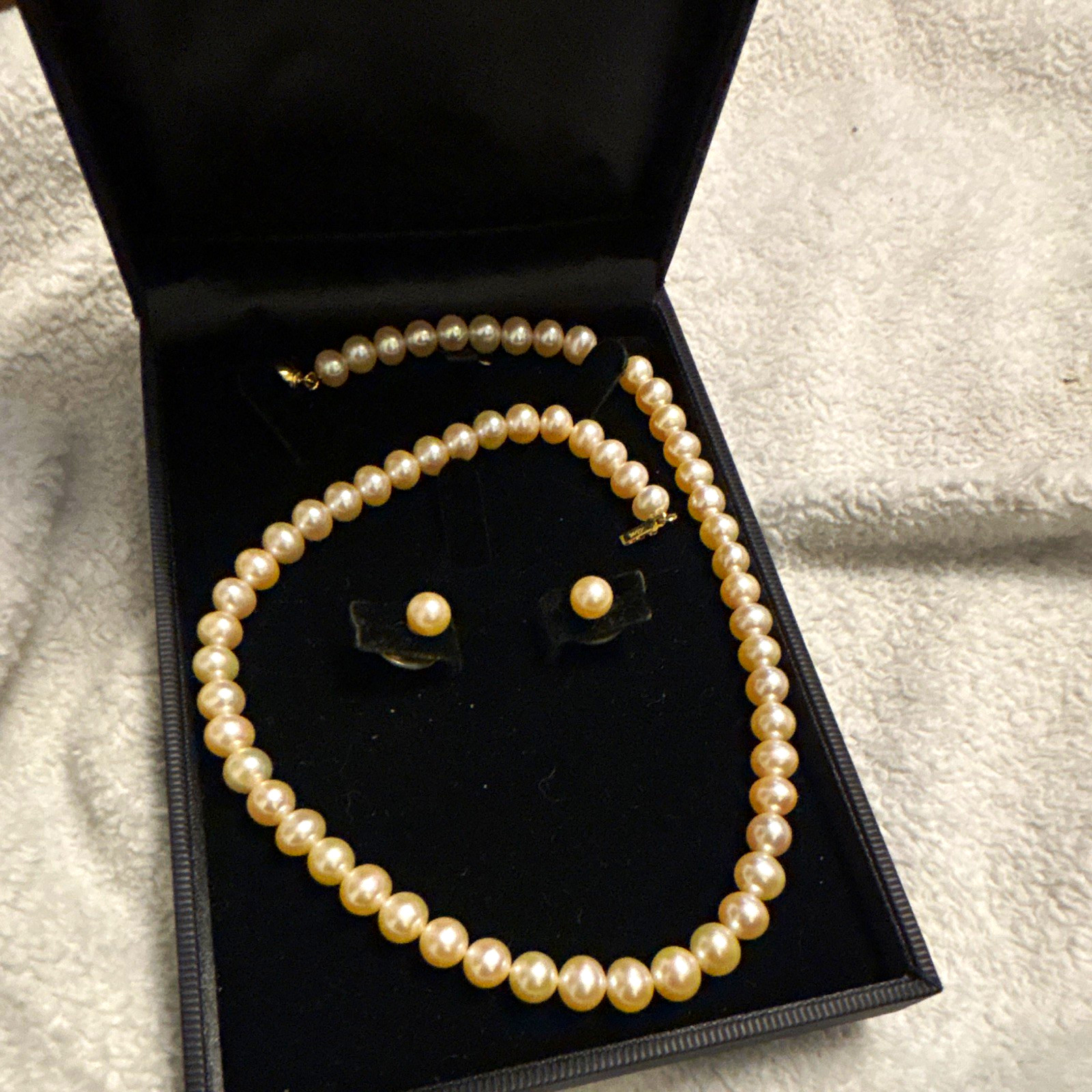 Fresh water pearl necklace with pearl earrings studs with 14k clasp