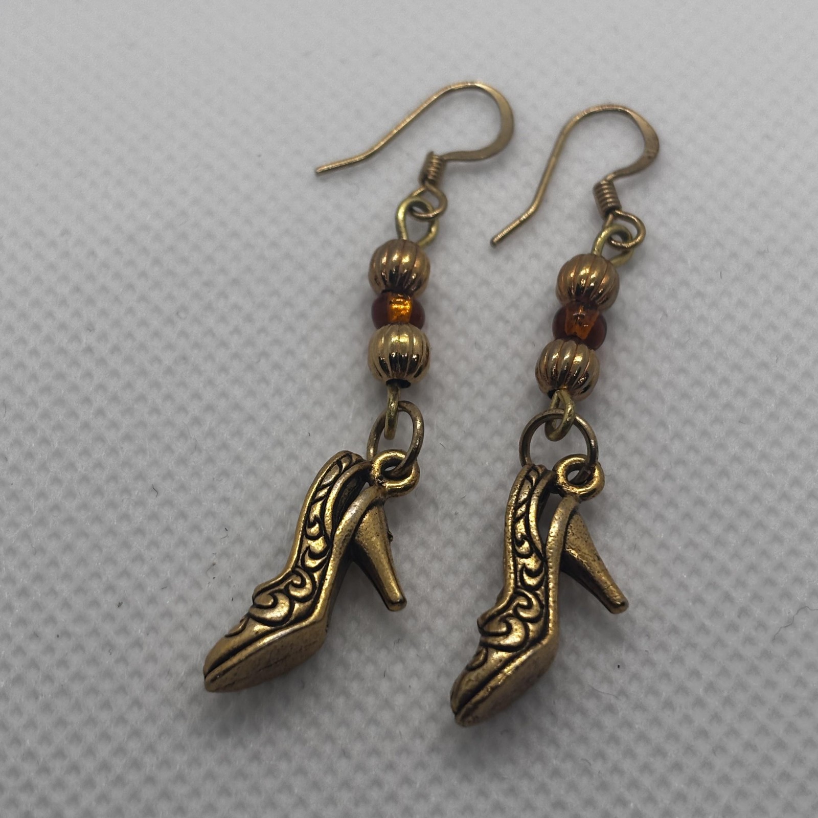 High Heel Shoe Charm Dangle Earrings Womens Gold Tone Stiletto Hook Amber Bead