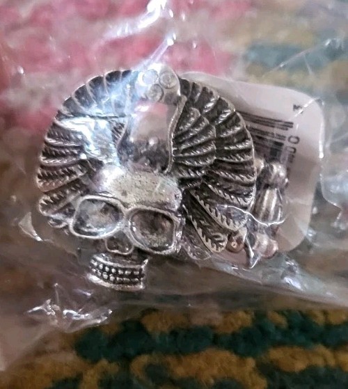 NEW NWT Unisex Hot Topic silvertone stretch adult unisex ring DEAD STOCK skull