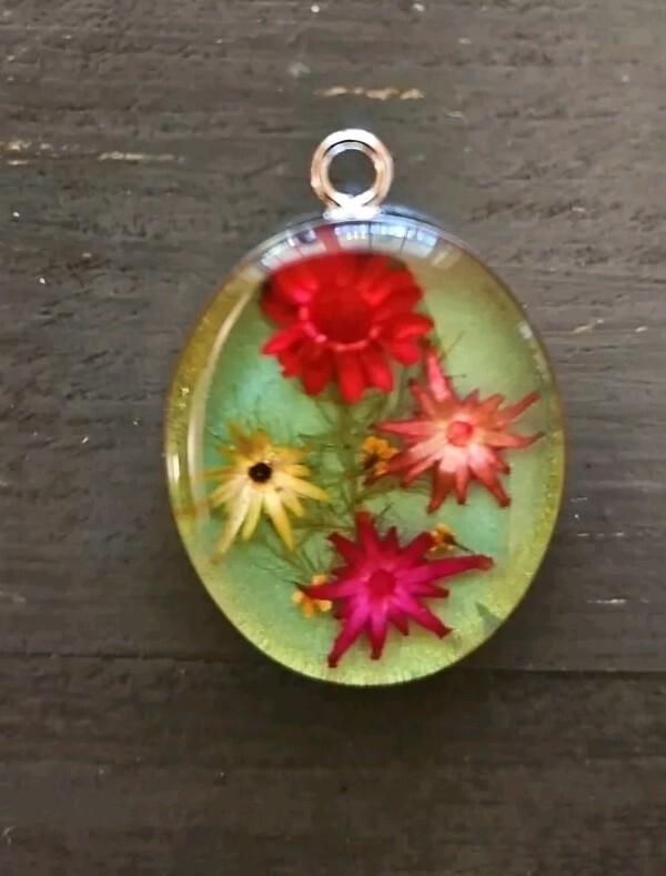 Encased & Preserved Real Mini Flower Arrangement Pendant 7/8″ X 1 1/8″ Resin